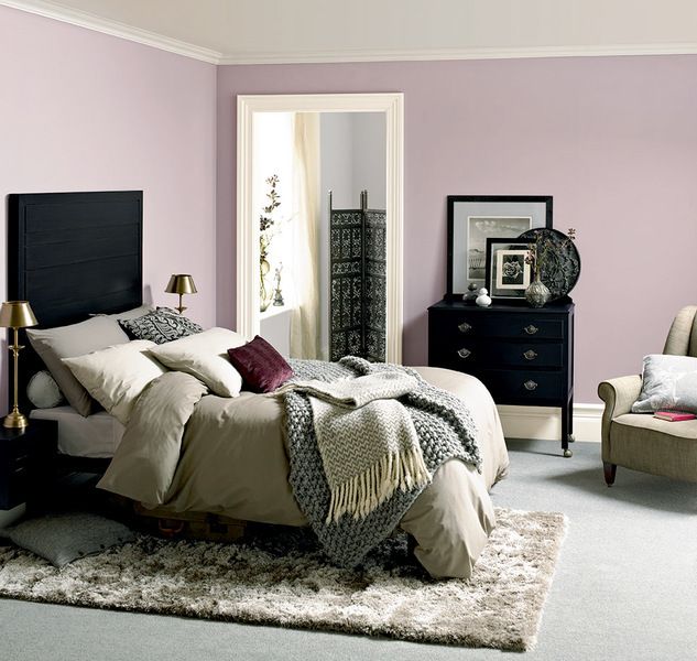 Добавление свежего слоя краски в вашу комнату - это простой способ освежить пространство или изменить свой стиль